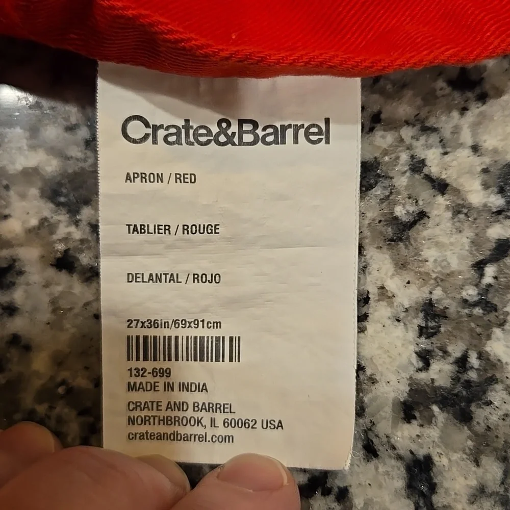 CRATE & BARREL RED APRON. UNISEX.